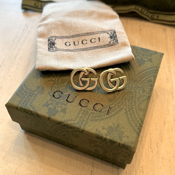 Gold GUCCI Stud Earrings - NWT NIB - GG Logo - Beautiful! - Picture 1 of 11